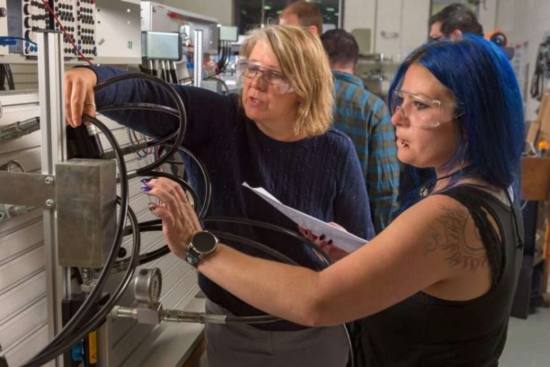Paving the Way for Female Engineers: How Community Colleges Can Help Women Pursue an Engineering Career